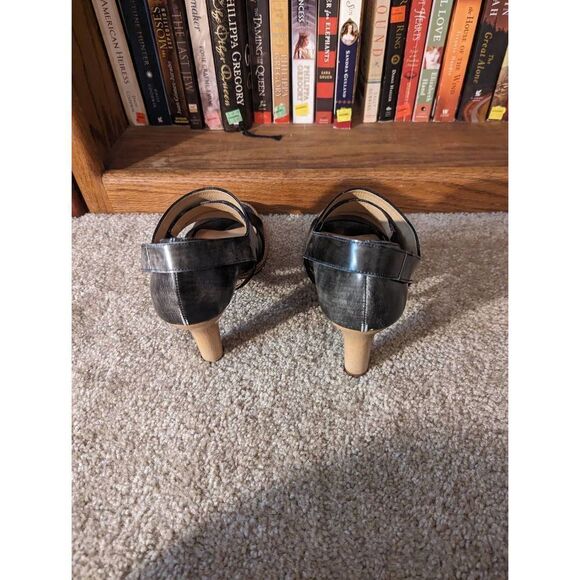 Ellen verbeek grey heels with detachable foot cuff sz 40 euc - Picture 3 of 7